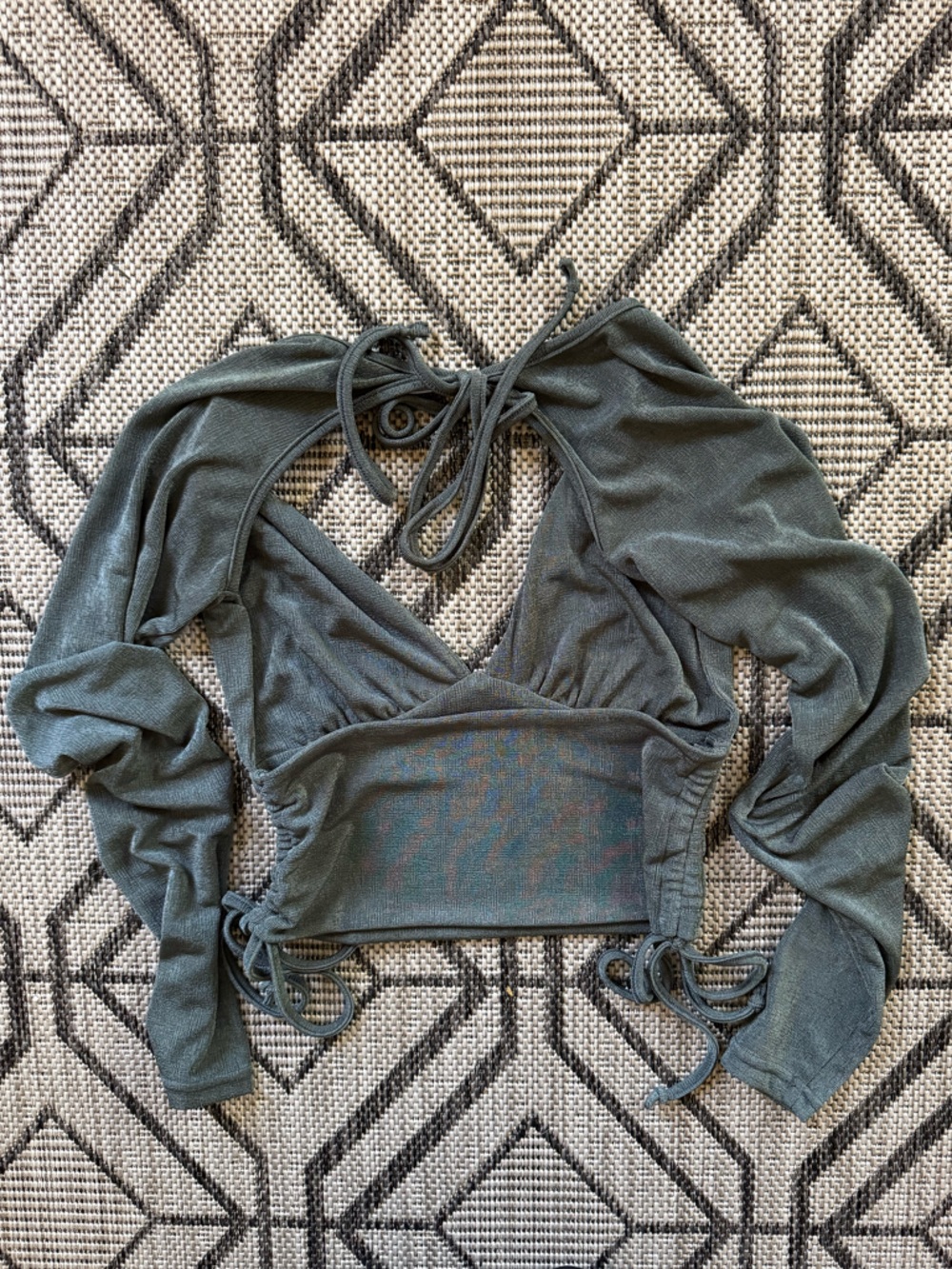 12th Tribe V Neck Cut Out Backless Ruched Long Sleeve Crop Top in Emerald Size S - Picture 5 of 5